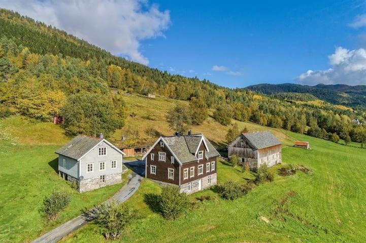 Heggjabygda Gjestegard, Nordfjordeid Ngoại thất bức ảnh